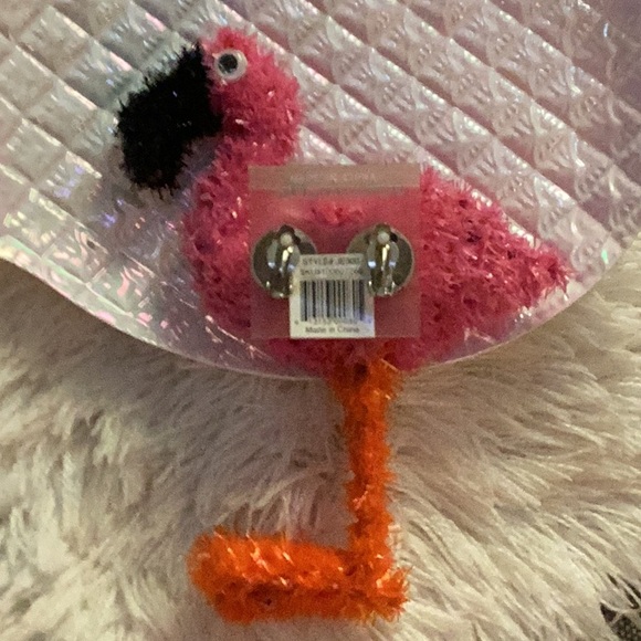 🦩NWT Awesome & So Fun To Wear  Clip Earrings Wardrobe Must Have 🦩 - Picture 3 of 9